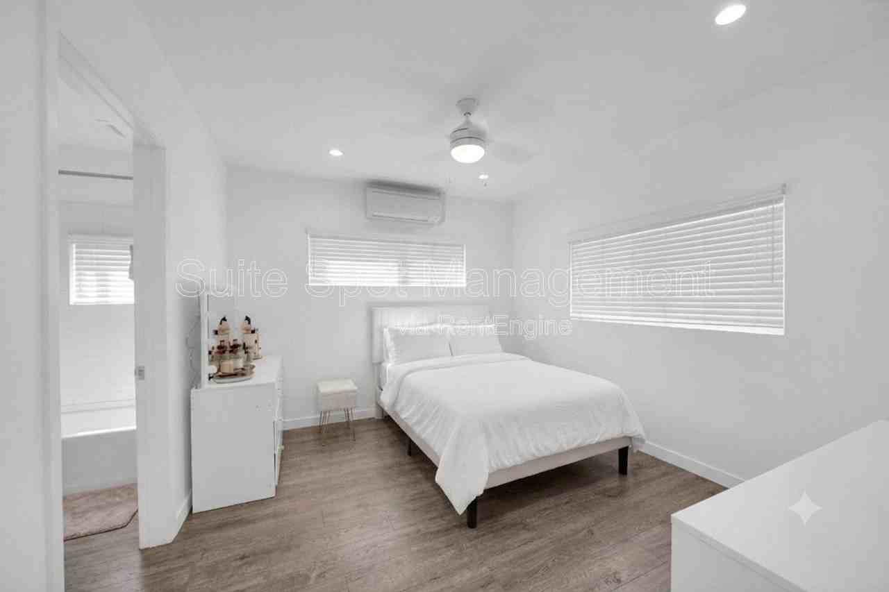 570 N Cambridge St #570 - Photo 4 of 8