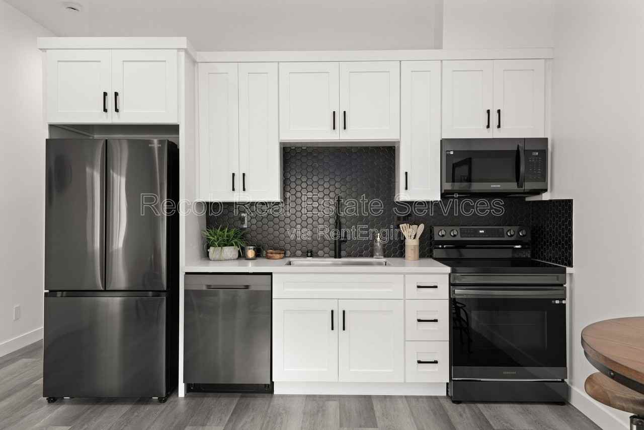 1710 Hanford Dr #1710-3 - Photo 4 of 18