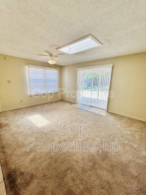 14810 Ridge Hill Dr - Photo 5 of 19