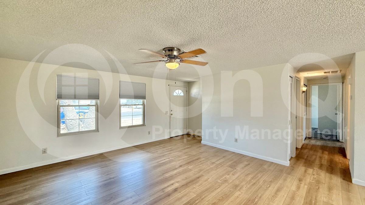 3602 N 72nd Ln - Photo 2 of 16