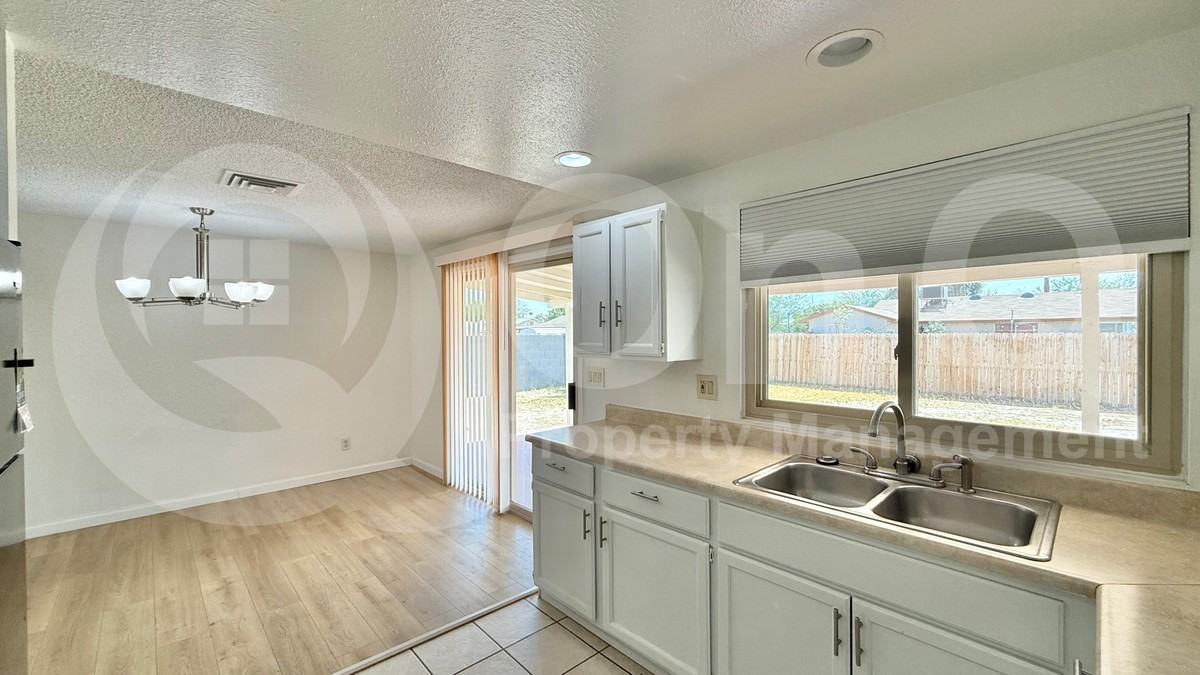 3602 N 72nd Ln - Photo 3 of 16