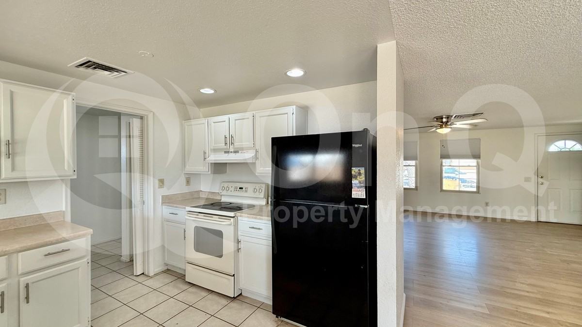 3602 N 72nd Ln - Photo 4 of 16