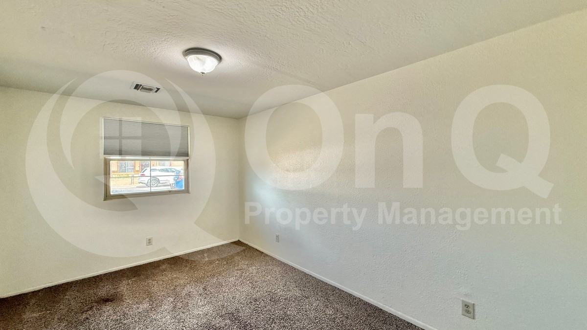 3602 N 72nd Ln - Photo 6 of 16