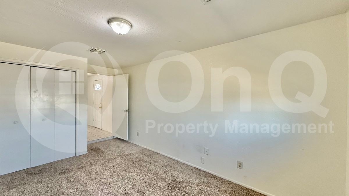 3602 N 72nd Ln - Photo 7 of 16
