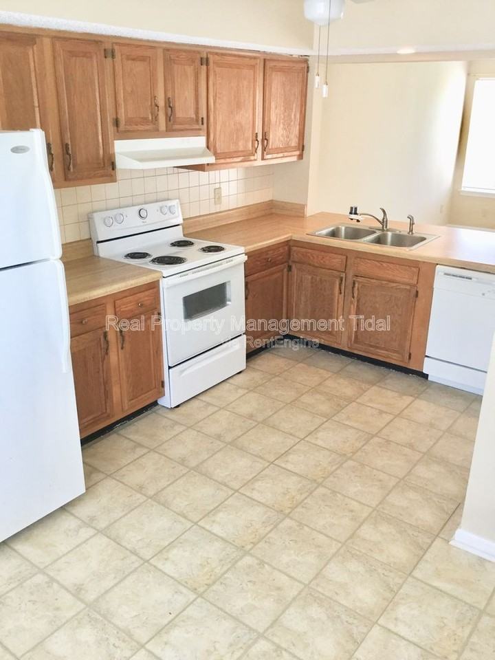 1664 Jameson Dr - Photo 2 of 18