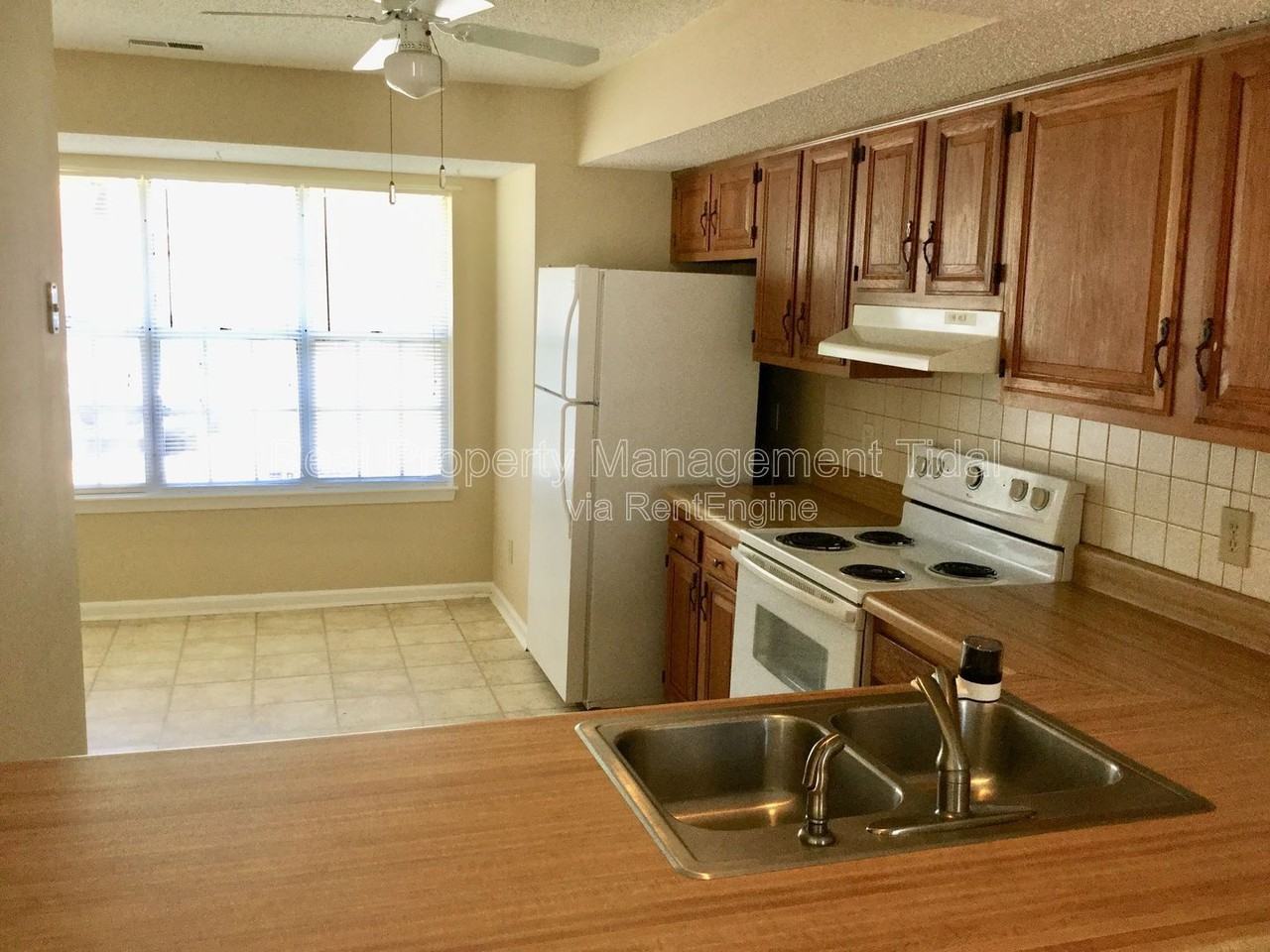 1664 Jameson Dr - Photo 3 of 18
