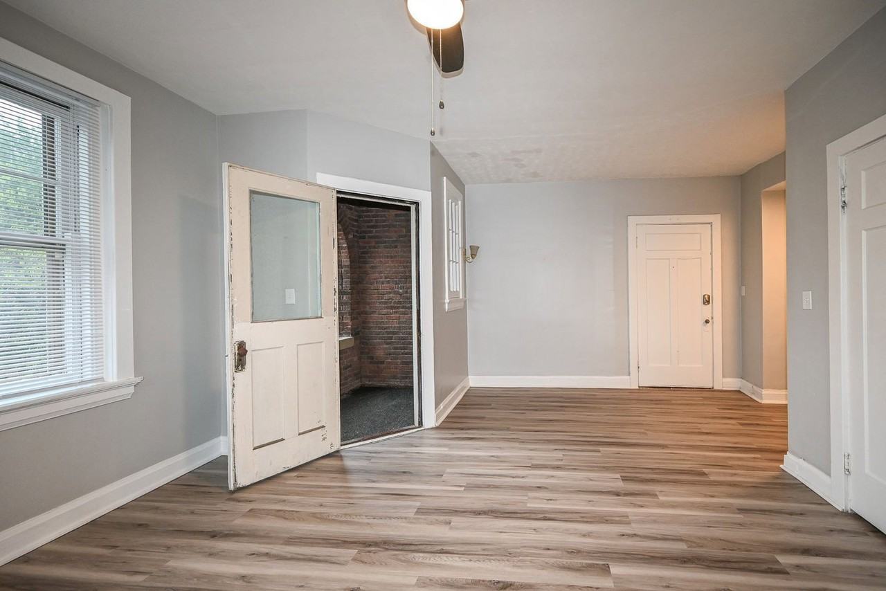 2562 Woodburn Ave #19 - Photo 5 of 11