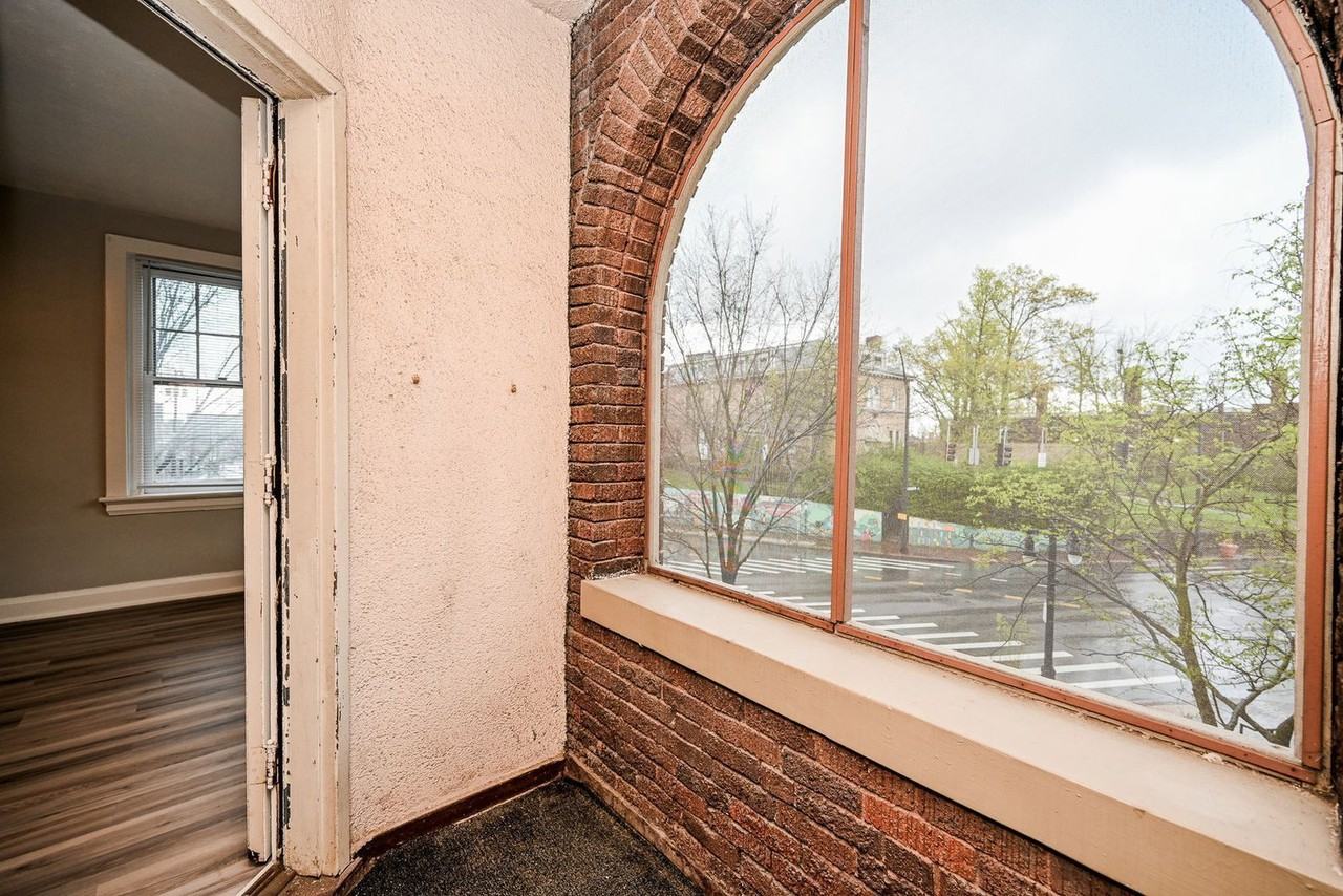 2562 Woodburn Ave #19 - Photo 6 of 11