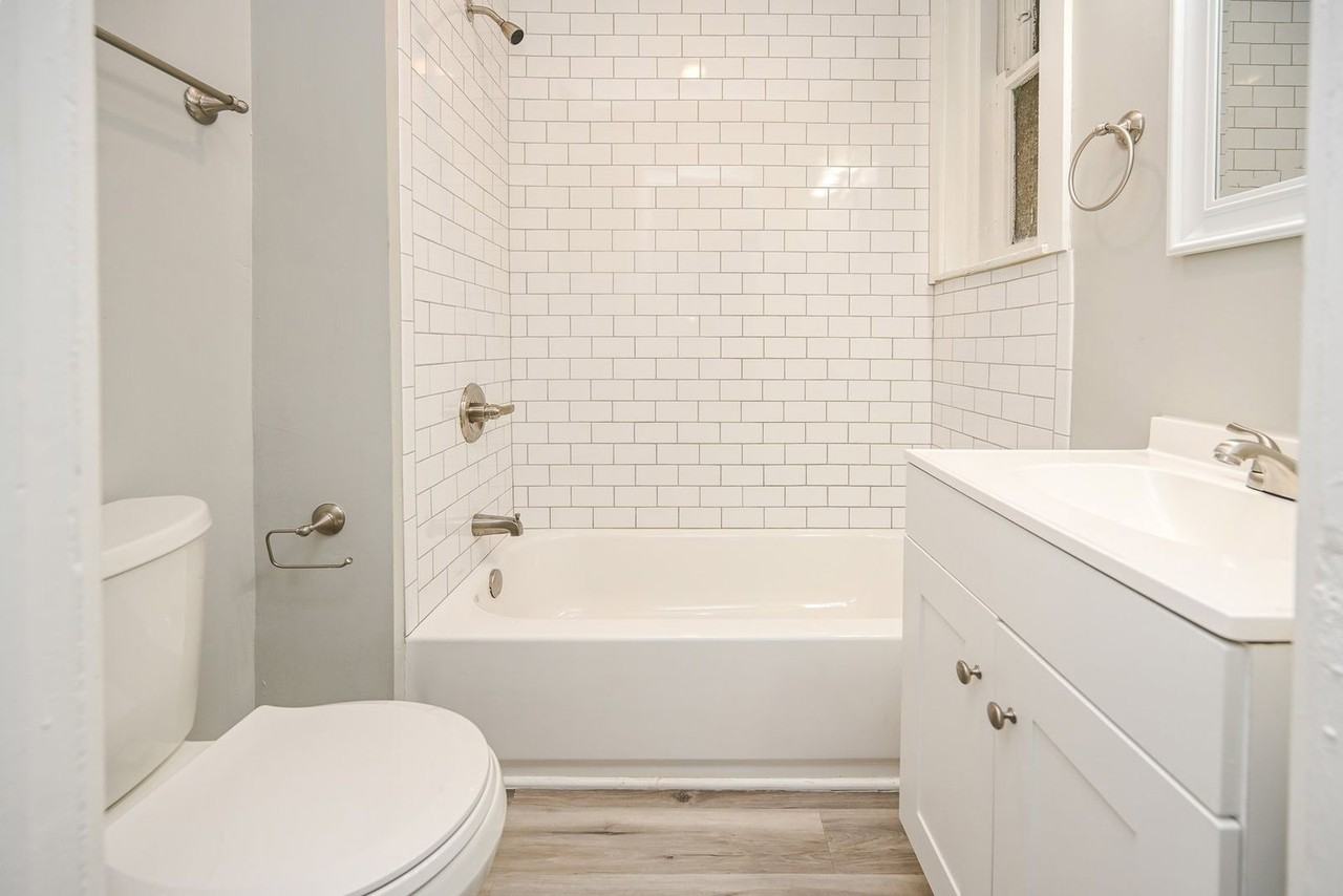 2562 Woodburn Ave #19 - Photo 7 of 11