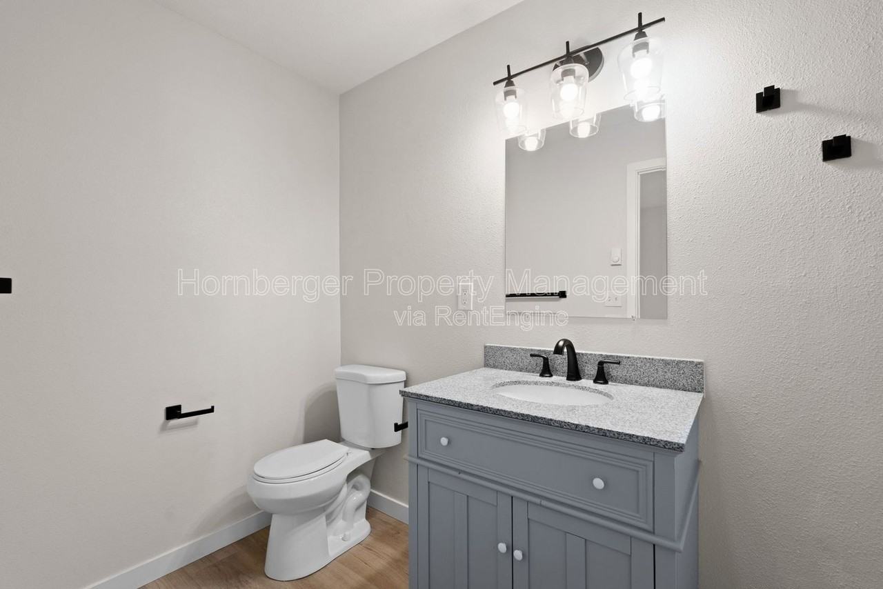 1605 E Hartson Ave #2 - Photo 3 of 20