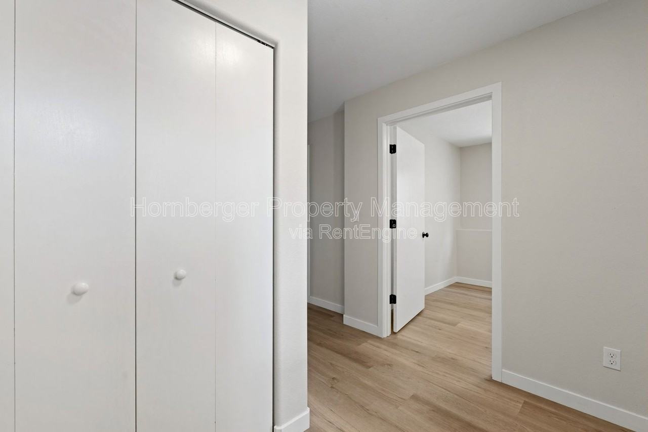 1605 E Hartson Ave #2 - Photo 4 of 20