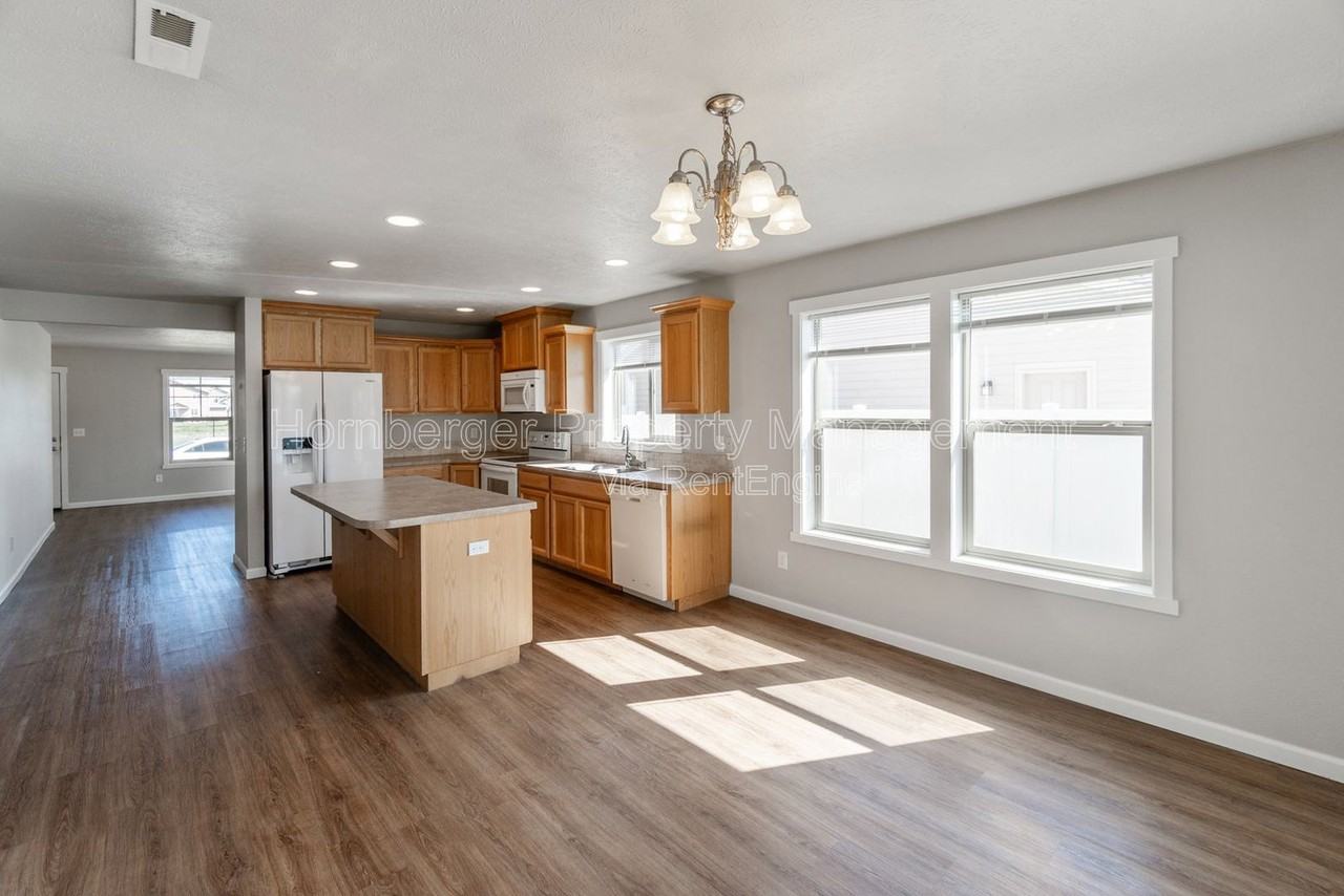 9105 W Red St - Photo 2 of 24