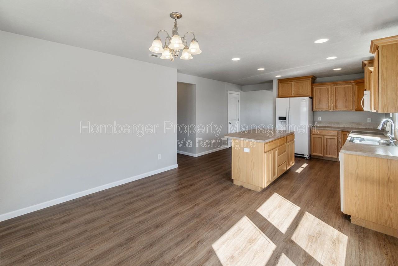 9105 W Red St - Photo 3 of 24
