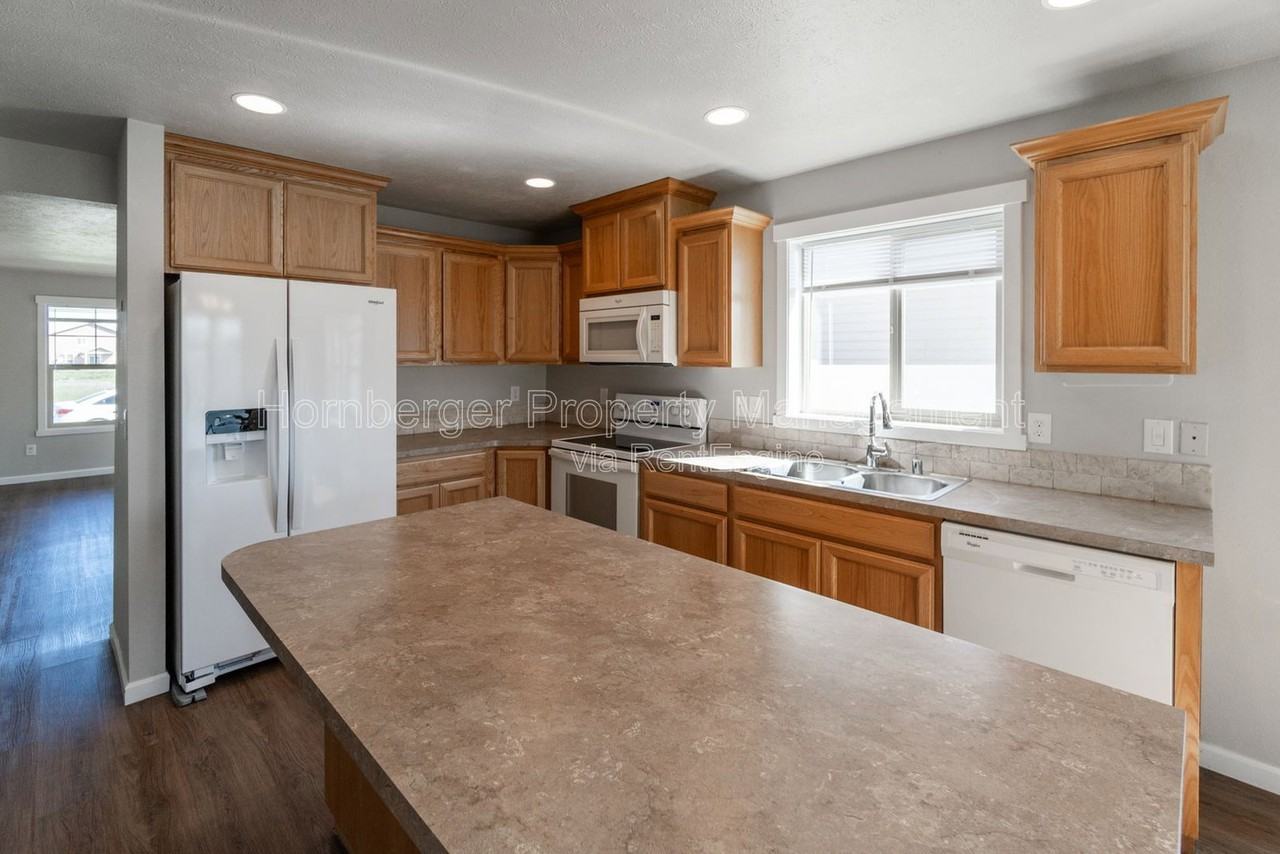9105 W Red St - Photo 4 of 24