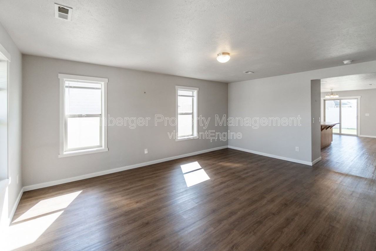 9105 W Red St - Photo 5 of 24