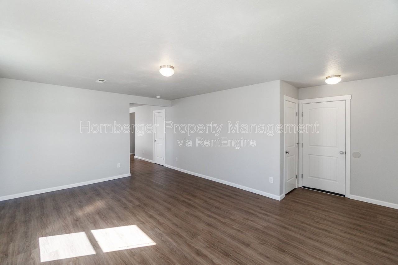 9105 W Red St - Photo 6 of 24
