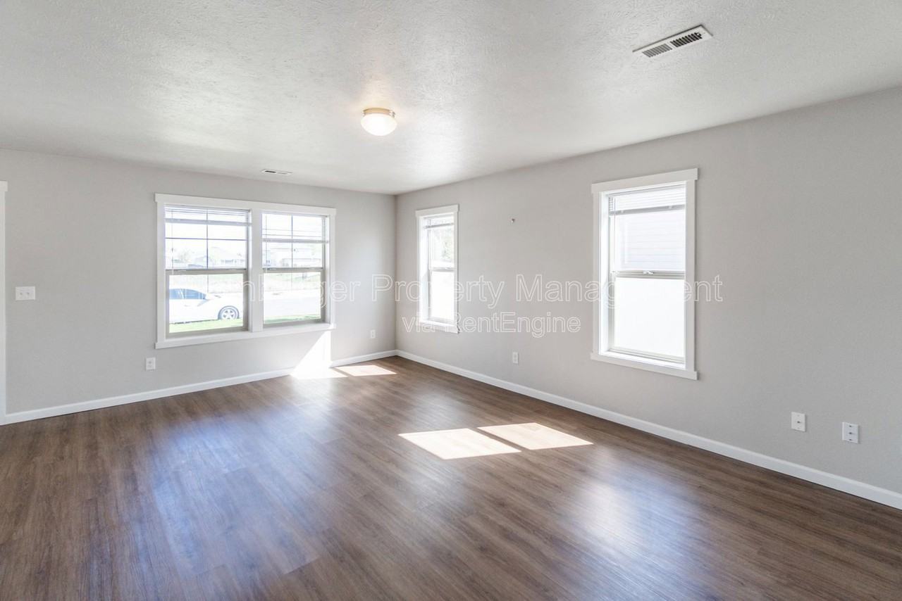 9105 W Red St - Photo 7 of 24