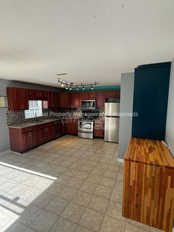 1455 Bearsden Dr - Photo 5 of 38