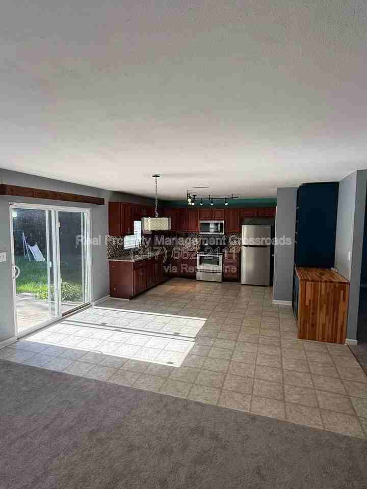 1455 Bearsden Dr - Photo 7 of 38