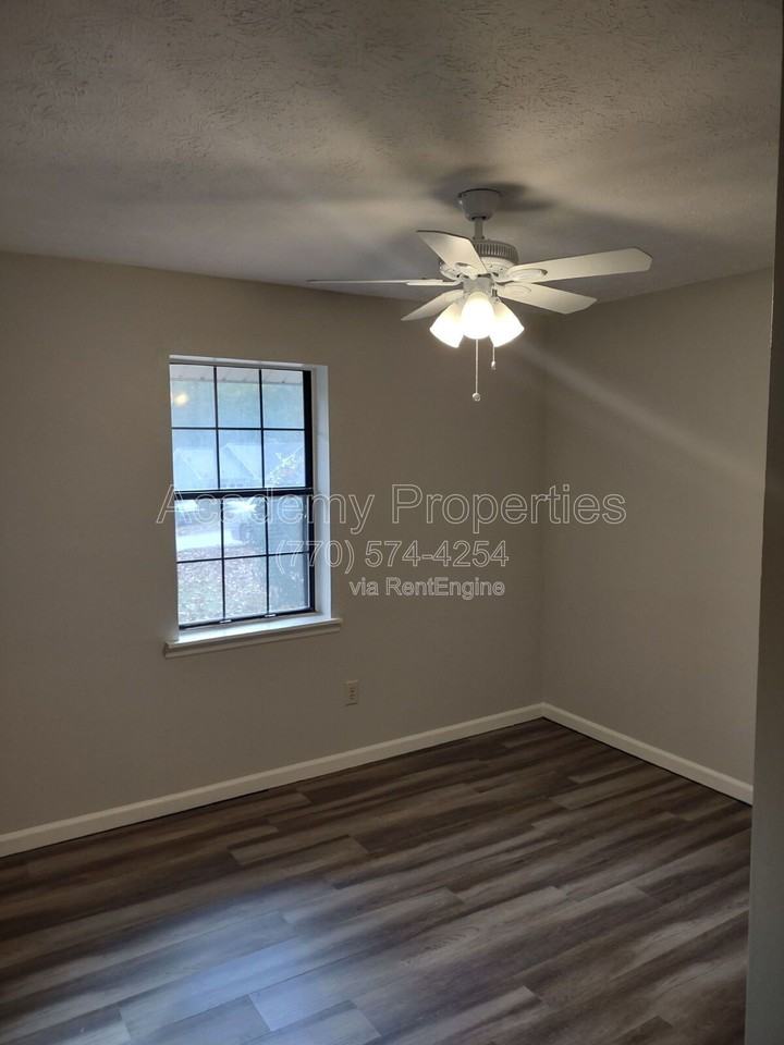 106 Richard Way - Photo 3 of 5
