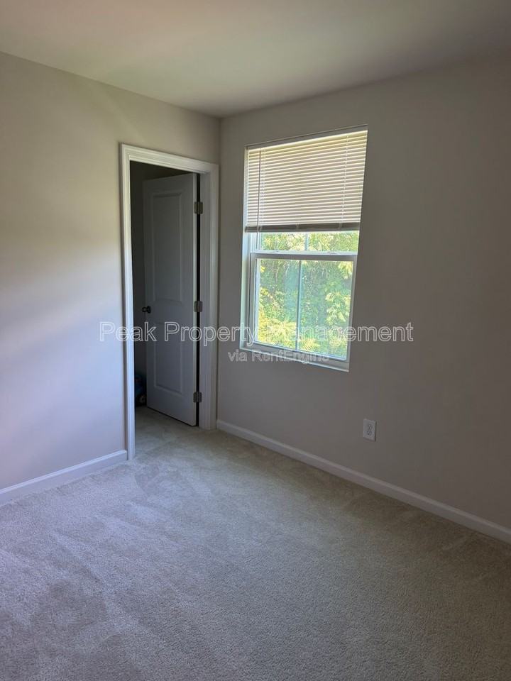 25600 Linda Gale Ct - Photo 6 of 8
