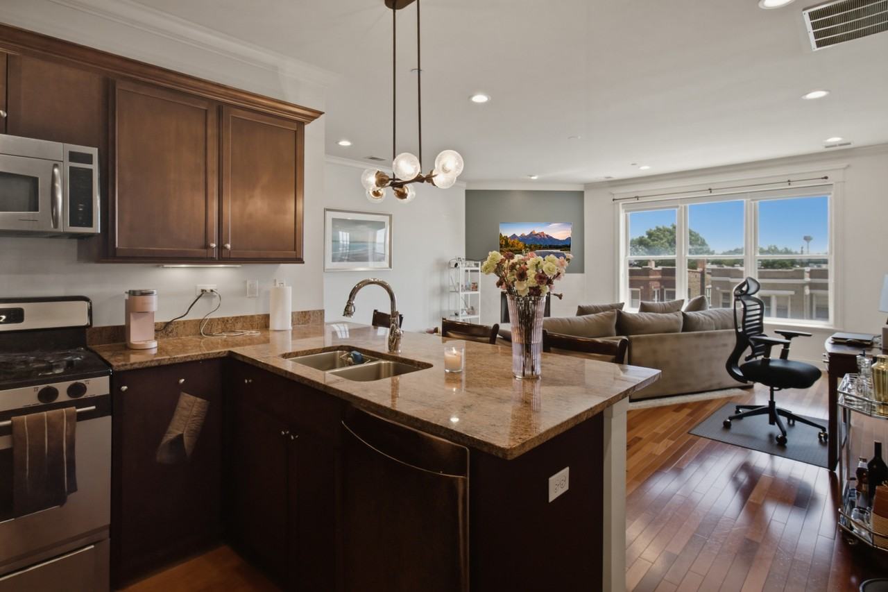 2801 N Oakley Ave #203 - Photo 3 of 19