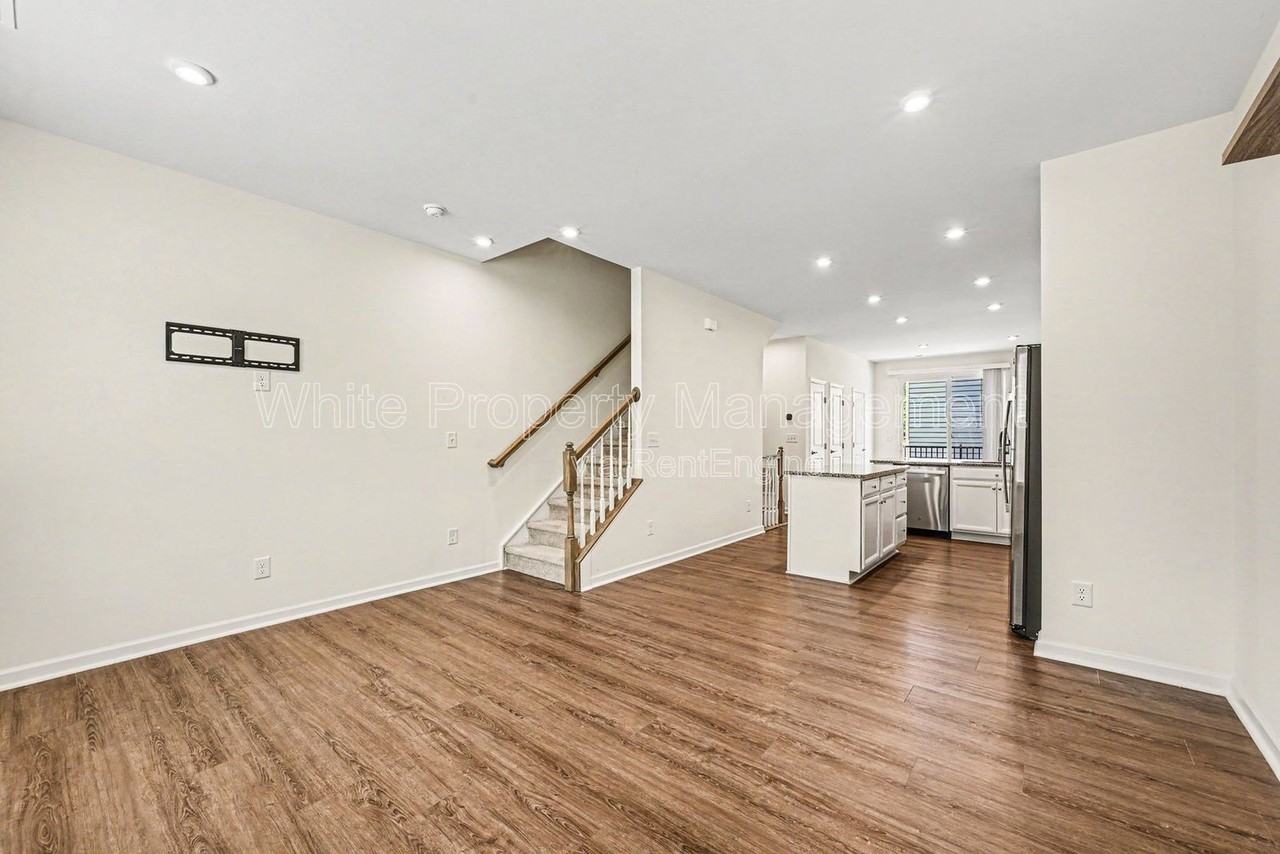 6222 Cleburne Ct - Photo 5 of 25