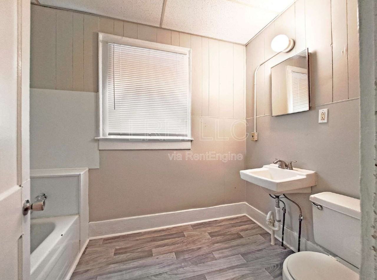 2513 Date St #2 - Photo 5 of 13