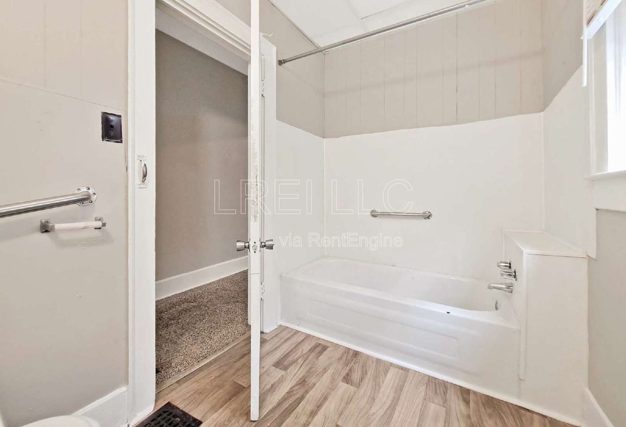 2513 Date St #2 - Photo 6 of 13