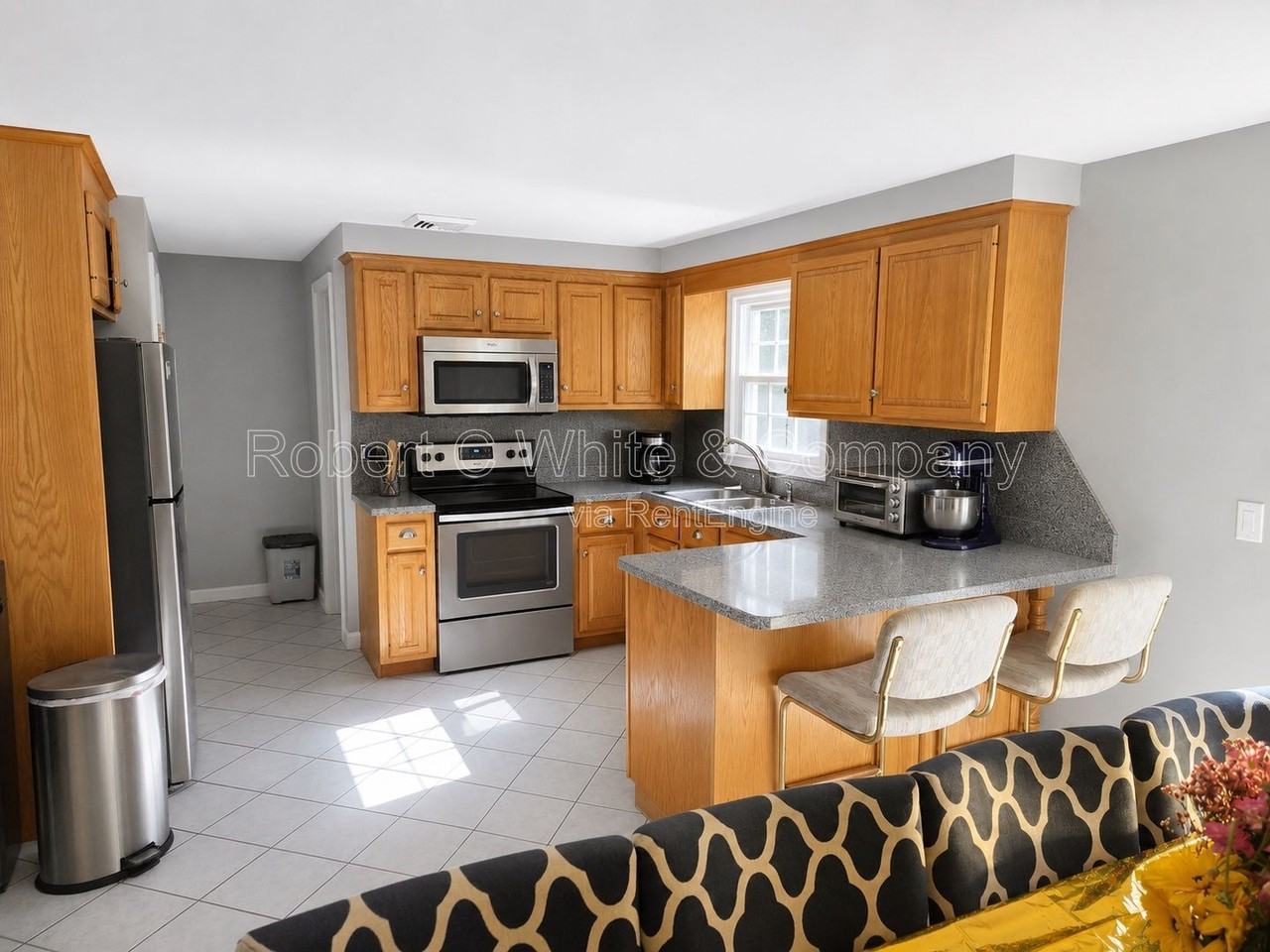 23 Regency Ct - Photo 3 of 12