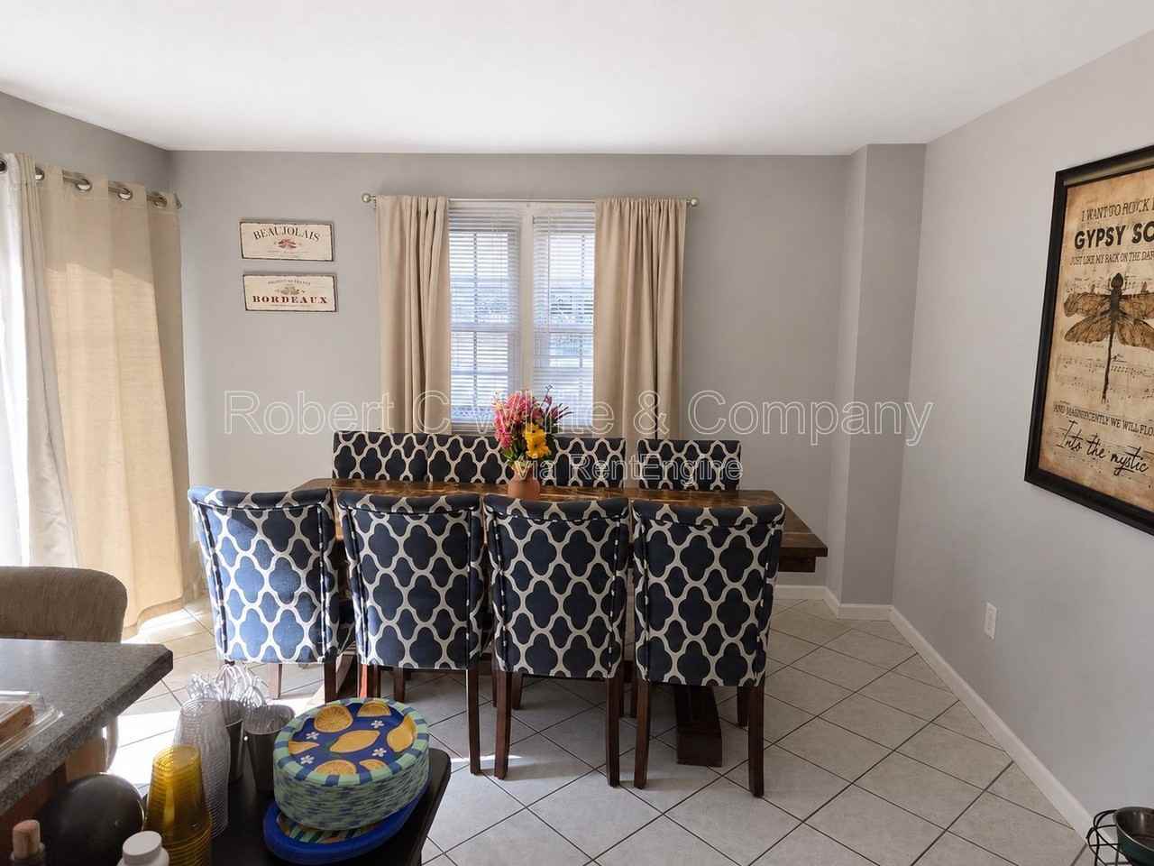 23 Regency Ct - Photo 4 of 12