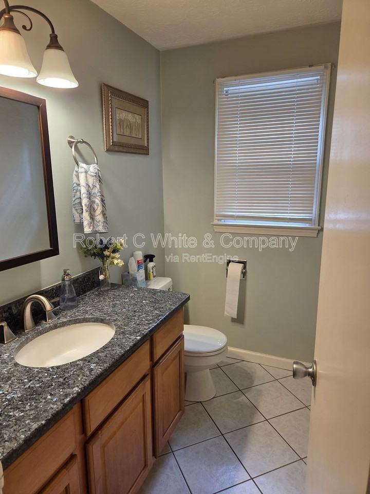 23 Regency Ct - Photo 7 of 12