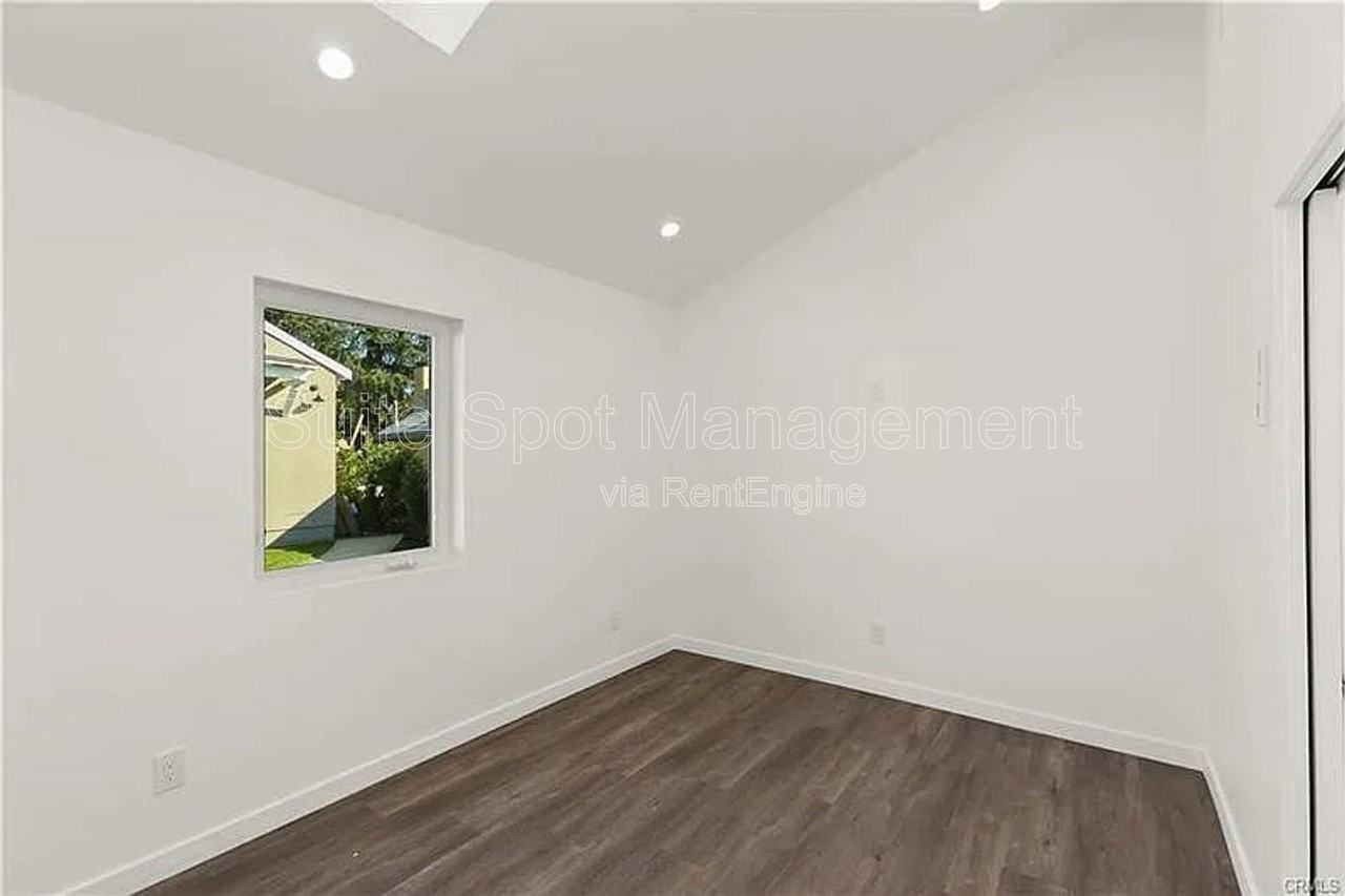554 N Cambridge St #552 - Photo 3 of 14