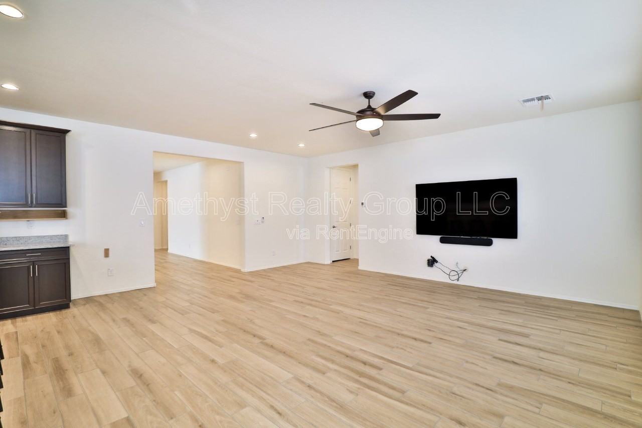 17343 W Oberlin Way - Photo 6 of 46