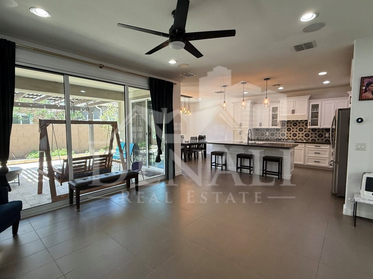 1729 W Myrna Ln - Photo 3 of 50