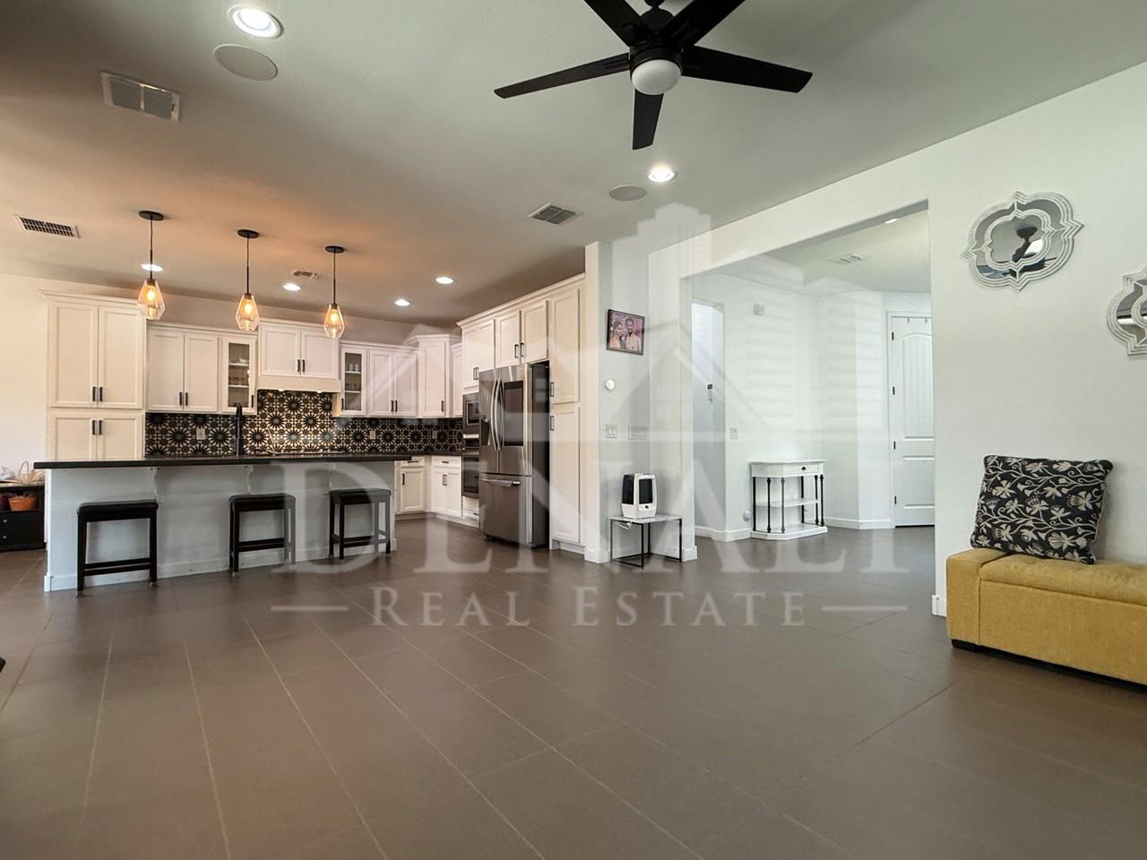 1729 W Myrna Ln - Photo 4 of 50