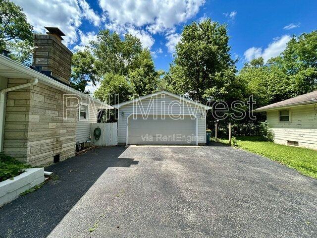2534 Parr Dr - Photo 3 of 25
