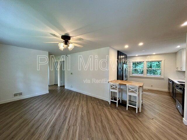 2534 Parr Dr - Photo 4 of 25