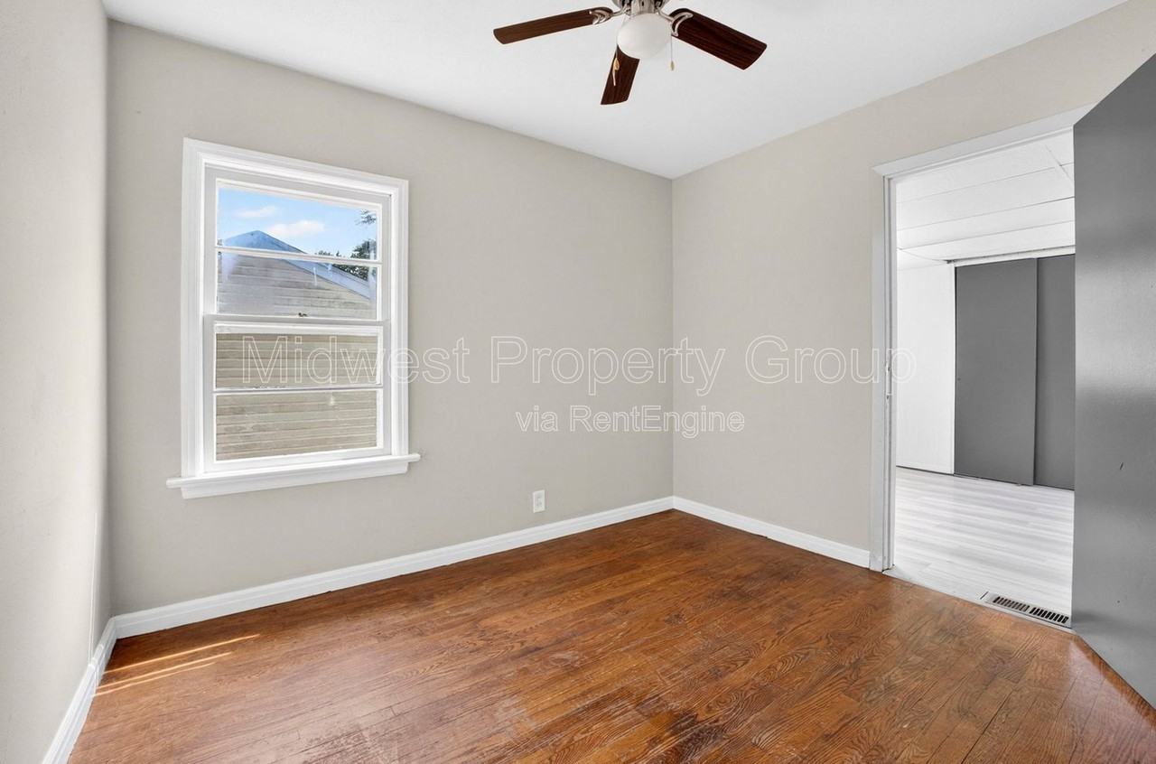 10027 Lilac Ave - Photo 6 of 24