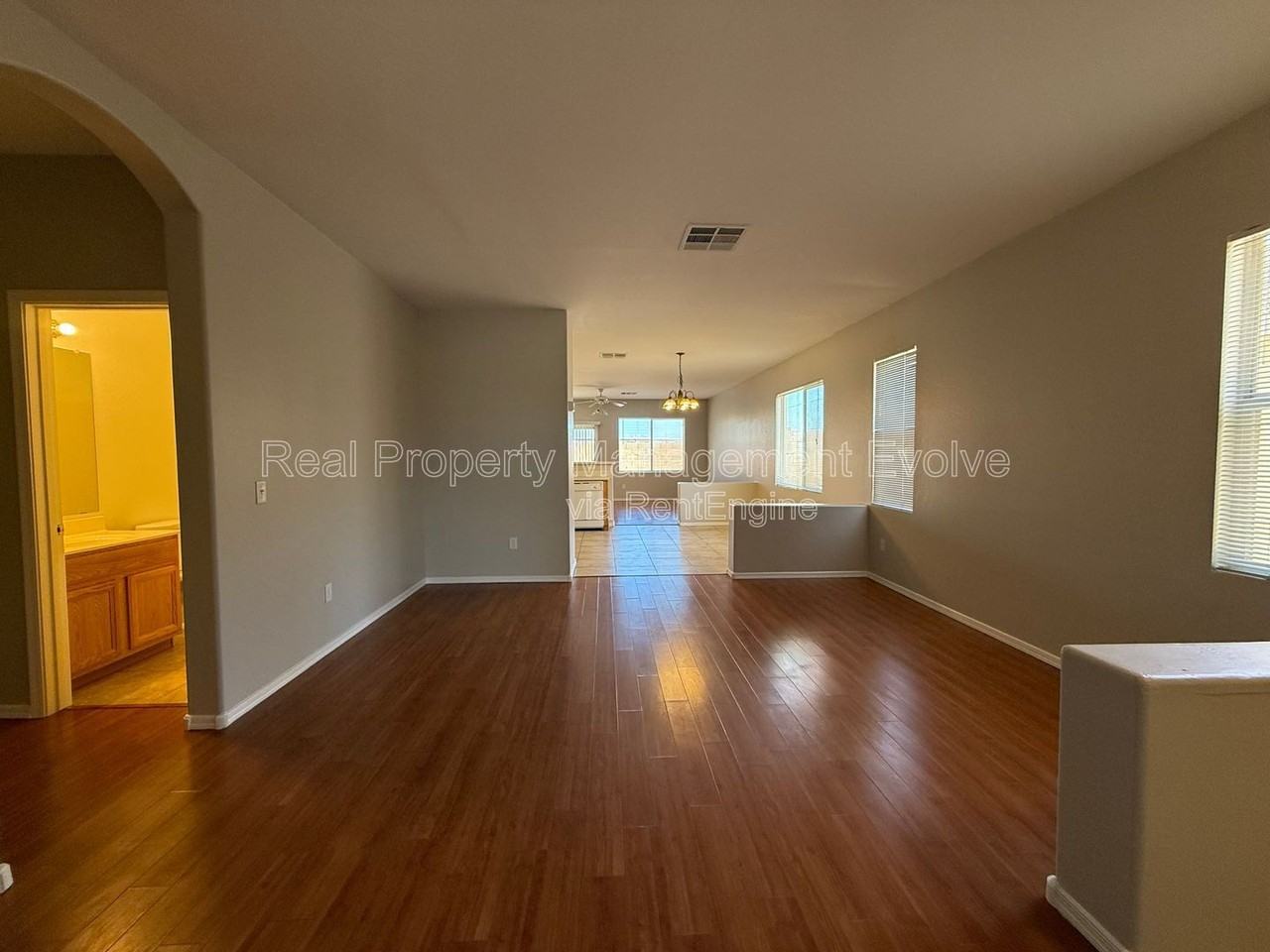 8720 E Knowles Ave - Photo 3 of 27