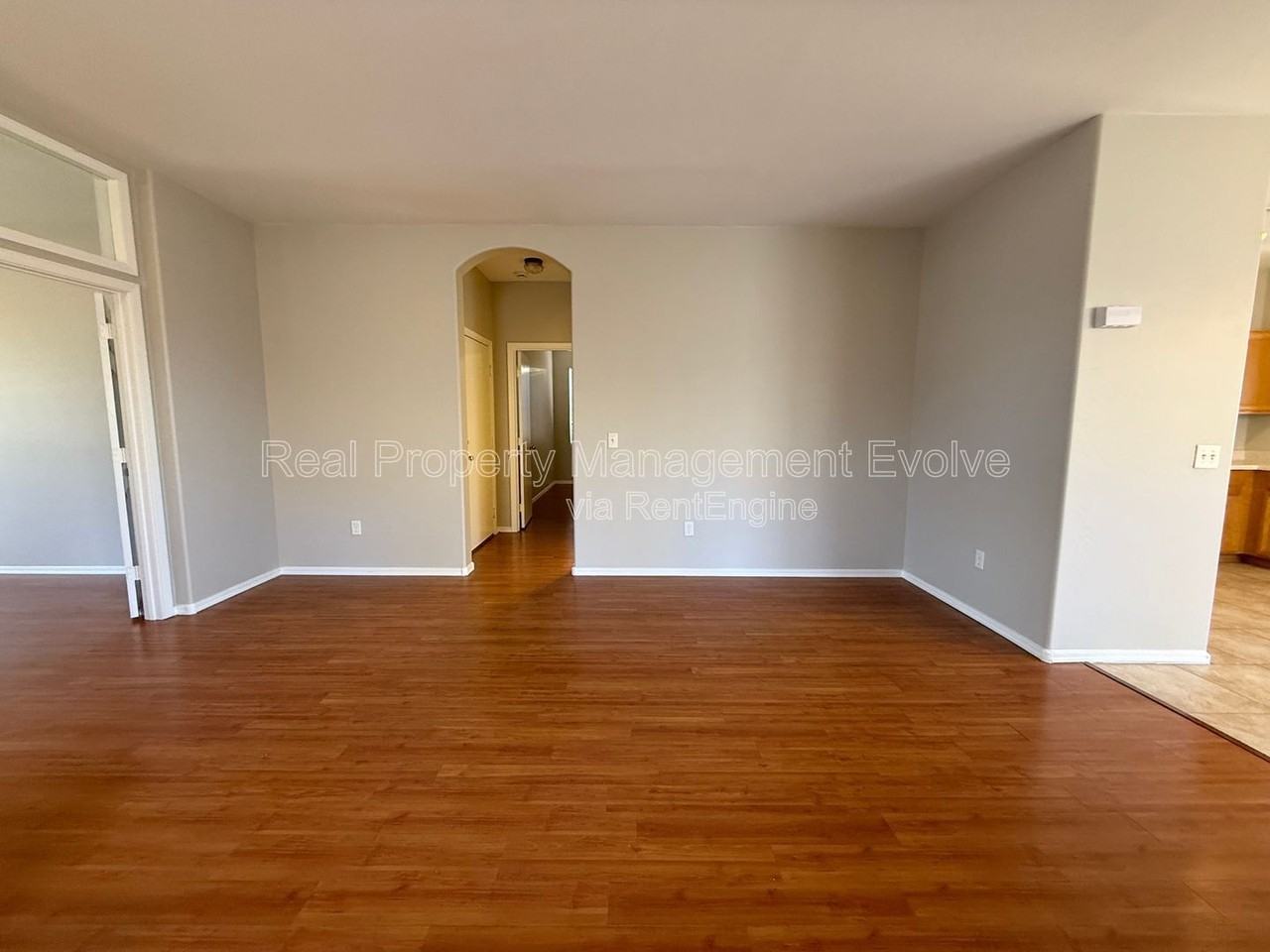 8720 E Knowles Ave - Photo 4 of 27