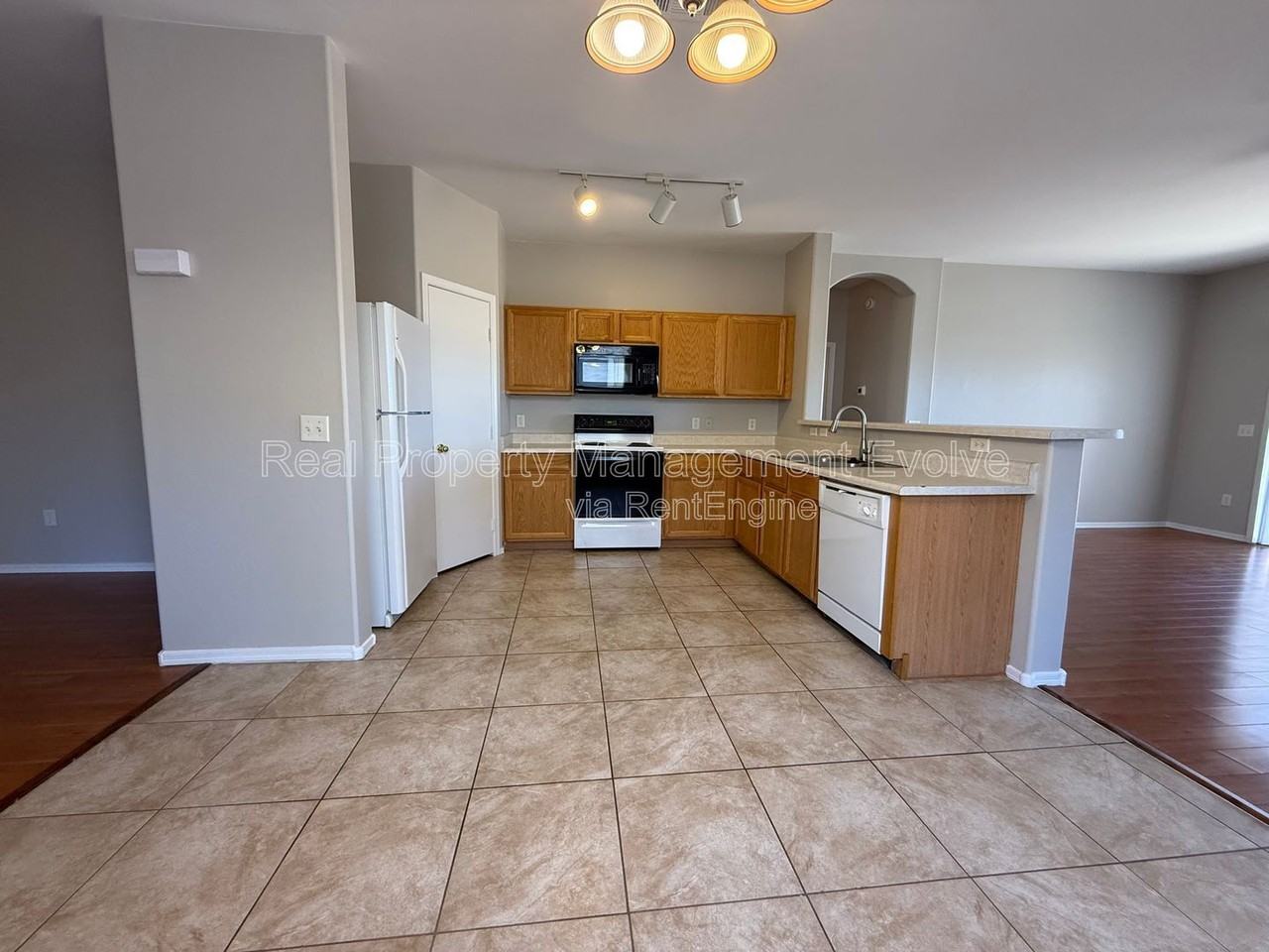 8720 E Knowles Ave - Photo 5 of 27