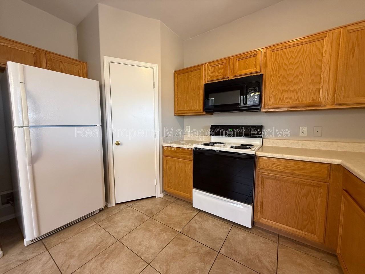 8720 E Knowles Ave - Photo 7 of 27