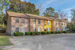 featured image of 611 Center St #10