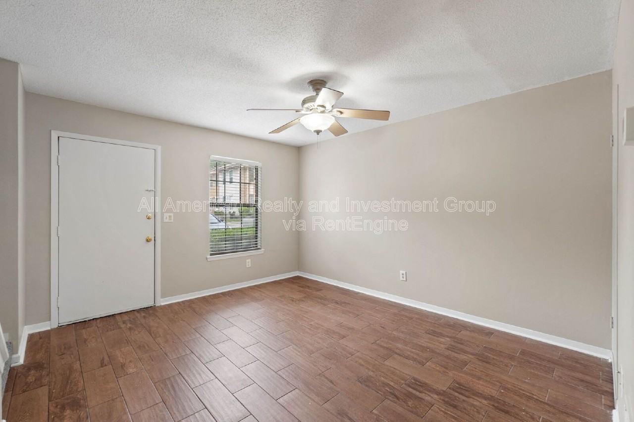611 Center St #10 - Photo 6 of 20