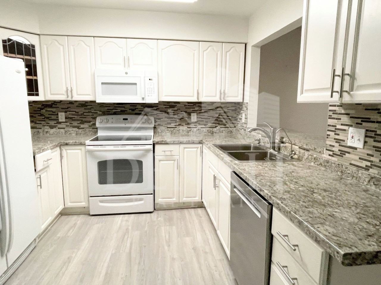 3033 S Longmore - Photo 4 of 15