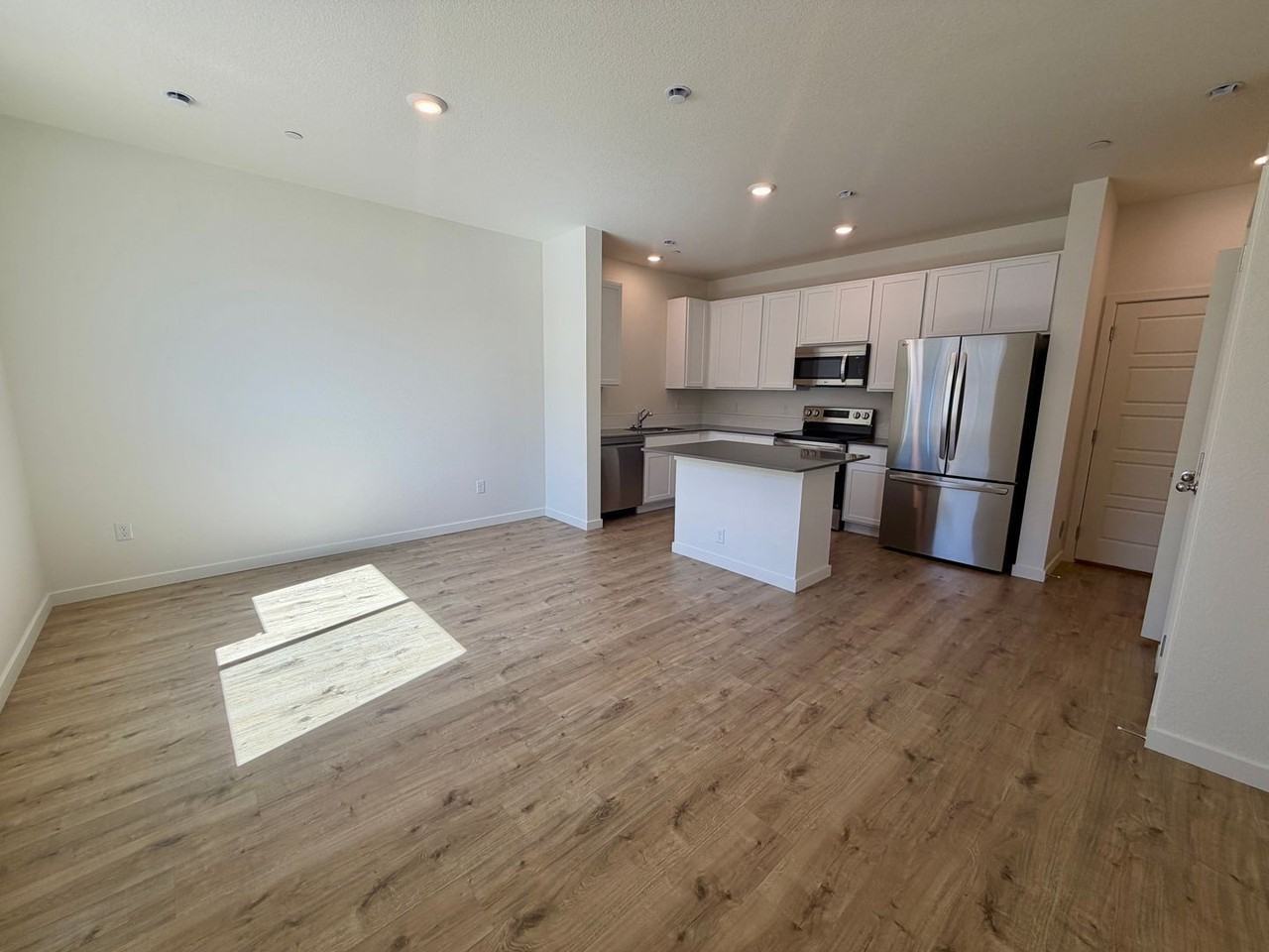 3913 Net St - Photo 5 of 24
