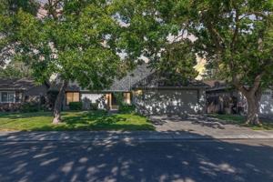 featured image of 2828 Smoke Tree Cir
