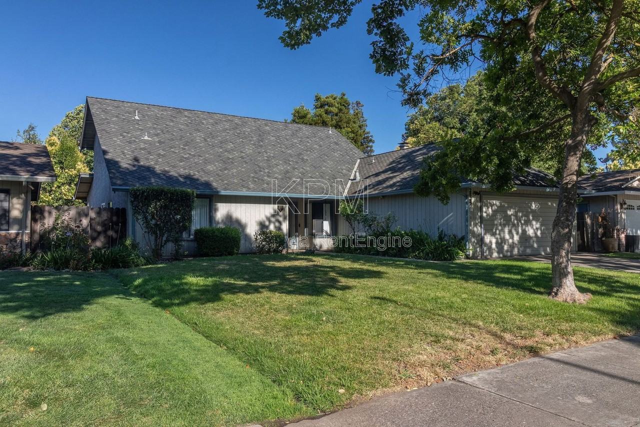 2828 Smoke Tree Cir - Photo 2 of 35