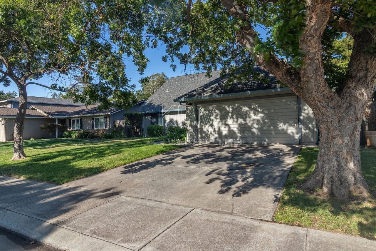 2828 Smoke Tree Cir - Photo 3 of 35